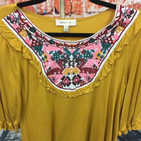 SOLD - Hailey & co top - Picture 2 of 8